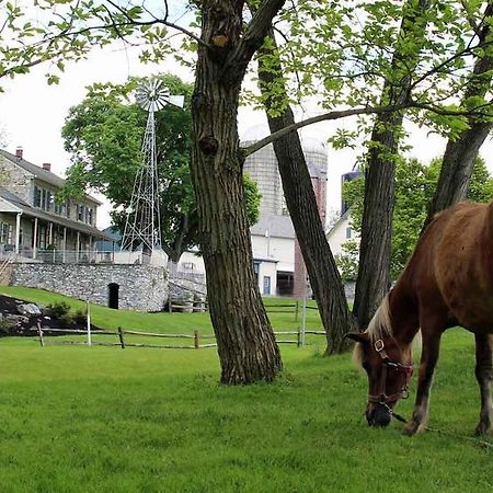 Rocky Acre Farm Bed & Breakfast Mount Joy Екстериор снимка