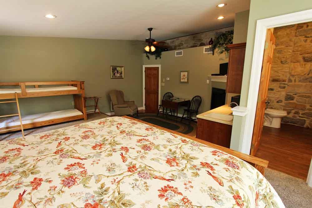 Rocky Acre Farm Bed & Breakfast Mount Joy Екстериор снимка