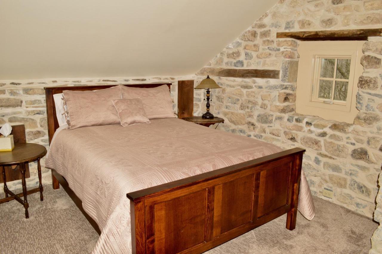 Rocky Acre Farm Bed & Breakfast Mount Joy Екстериор снимка